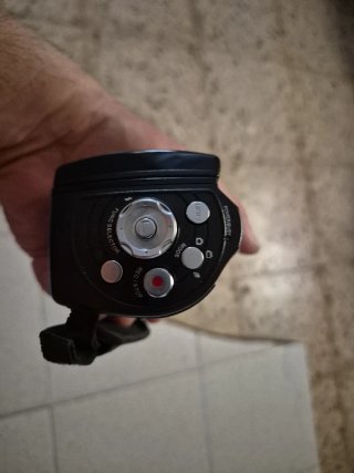 Cámara de vídeo negra y plateada