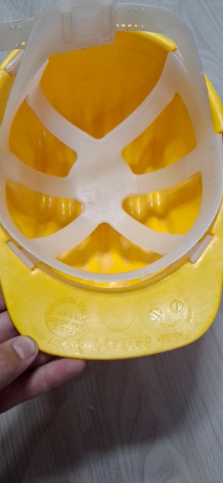 Casco protettivo giallo da lavoro