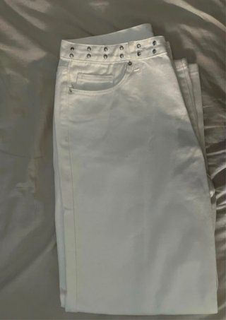 Vaqueros blancos estilo One Dilemma