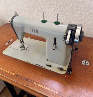 Máquina de Coser Alfa Vintage Metal