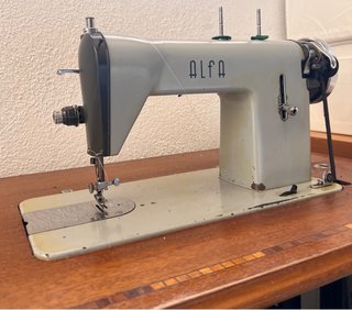 Máquina de Coser Alfa Vintage Metal