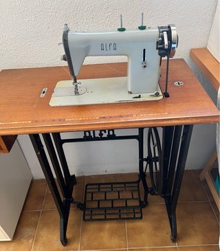 Máquina de Coser Alfa Vintage Metal