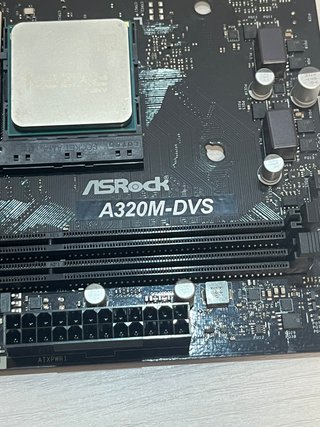 Lote Ryzen 5 2400G + Placa ASRock A320M-DVS