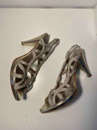 Zapatos de tacón Gino Vaello dorados/plateados