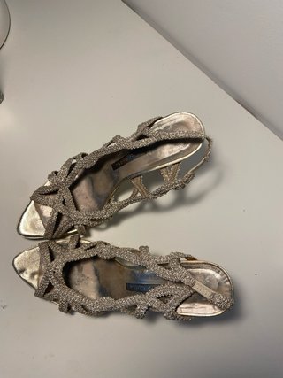 Zapatos de tacón Gino Vaello dorados/plateados