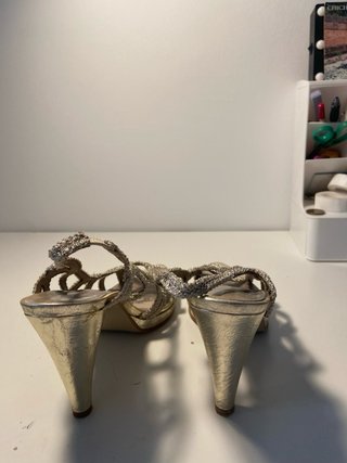 Zapatos de tacón Gino Vaello dorados/plateados
