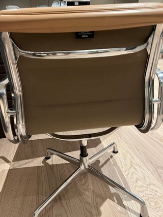 Cadeira Vitra Soft Pad EA 208 Camel