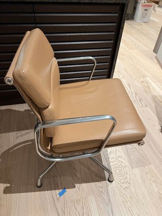 Cadeira Vitra Soft Pad EA 208 Camel