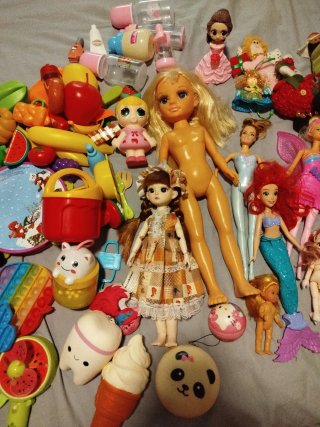 Lote Muñecas y Juguetes Varios