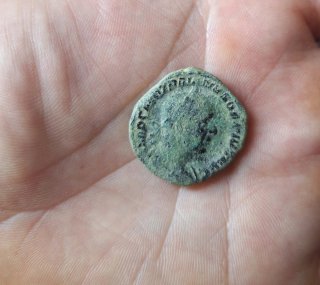 Moneda Romana Antigua sin limpiar
