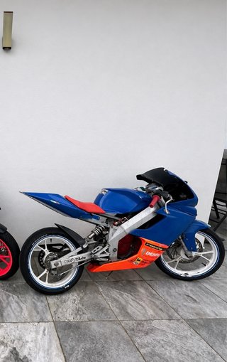 Derbi GPR Azul y Naranja.