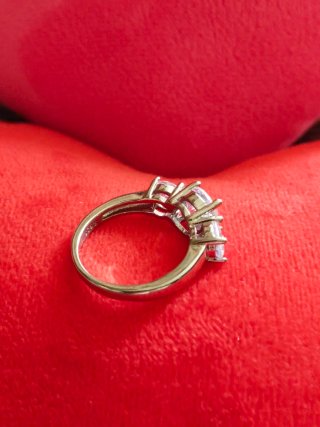 Anillo tres circonitas