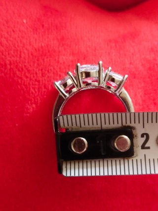 Anillo tres circonitas