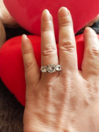 Anillo tres circonitas