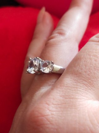Anillo tres circonitas