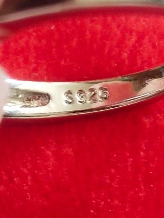Anillo tres circonitas