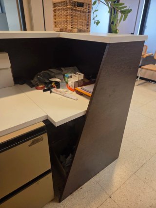Mostrador de oficina madera y contrachapado