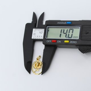 Colgante de oro de 18k. Peso: 1.45 gr.