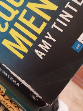 Libro ¿Quién Miente? de Amy Tintera .Defecto.