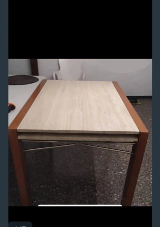 Mesa de centro de madera y piedra