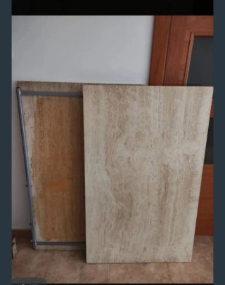 Mesa de centro de madera y piedra