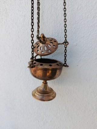 Incensario antiguo colgante de latón