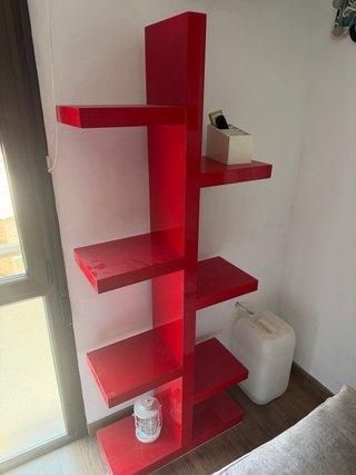 Estantería lacada roja moderna