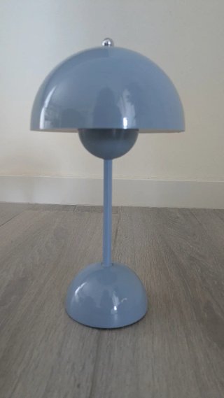 2 lámparas de mesa tipo flowerpot