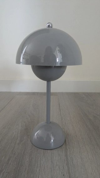 2 lámparas de mesa tipo flowerpot