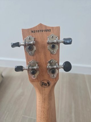 Ukelele soprano Flight NUS310 con funda