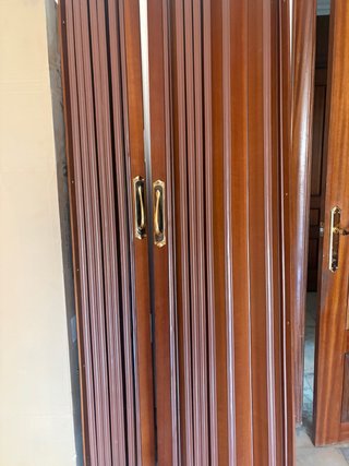 Puertas correderas de madera.