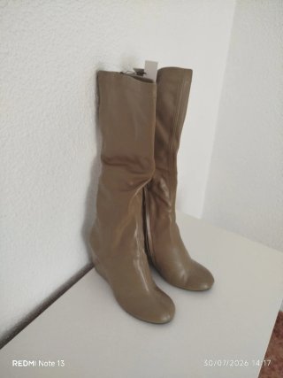 Botas de cuña beige