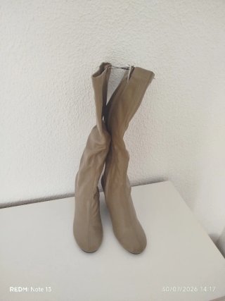 Botas de cuña beige