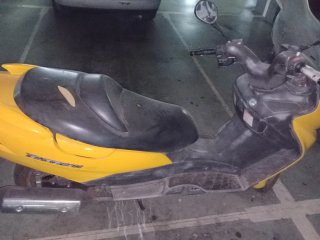 Suzuki Burgman 150 Amarillo Maxi-Scooter