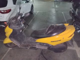 Suzuki Burgman 150 Amarillo Maxi-Scooter