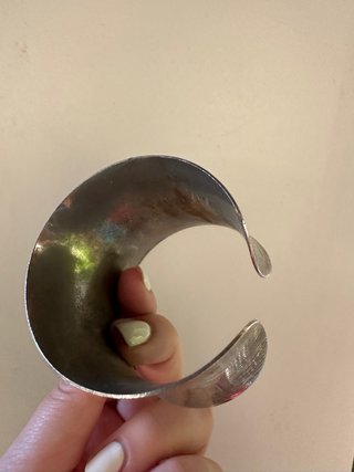Bracciale rigido effetto righe