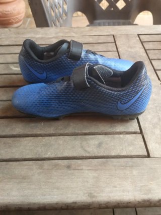 Botas de fútbol Nike azules talla 31