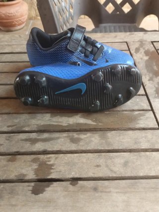 Botas de fútbol Nike azules talla 31