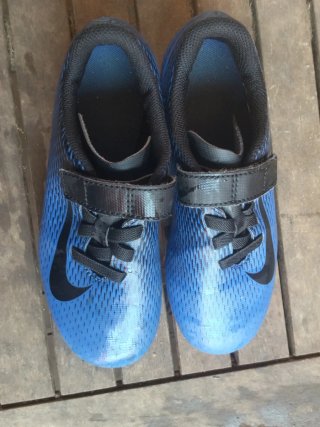 Botas de fútbol Nike azules talla 31