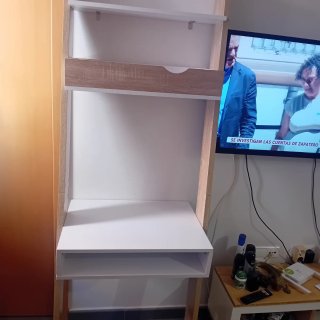 Estantería madera y blanca