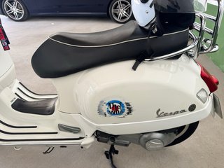 Vespa GTS 300 Blanca