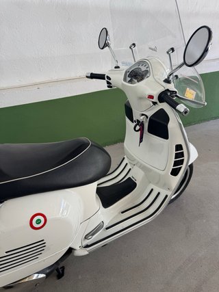 Vespa GTS 300 Blanca