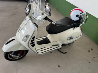 Vespa GTS 300 Blanca