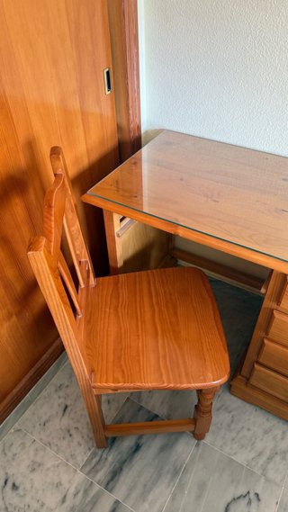 Escritorio y Silla de Madera con Cristal