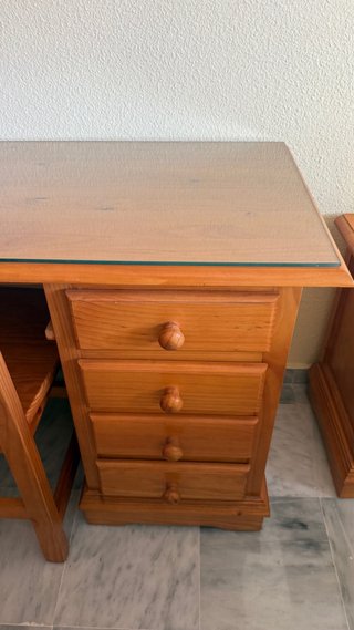 Escritorio y Silla de Madera con Cristal