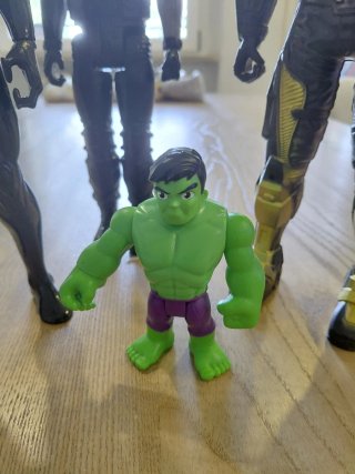 Action Figures Marvel & DC Comics