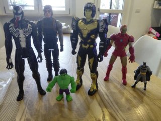 Action Figures Marvel & DC Comics