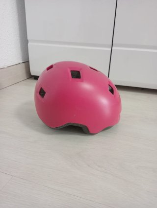 Casco de bicicleta rosa