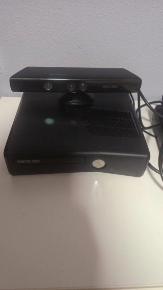 Xbox 360 Completa con Mando y Kinect