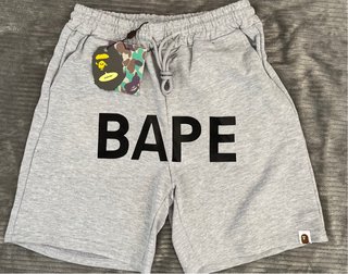 BAPE Shorts Grises con Etiqueta
